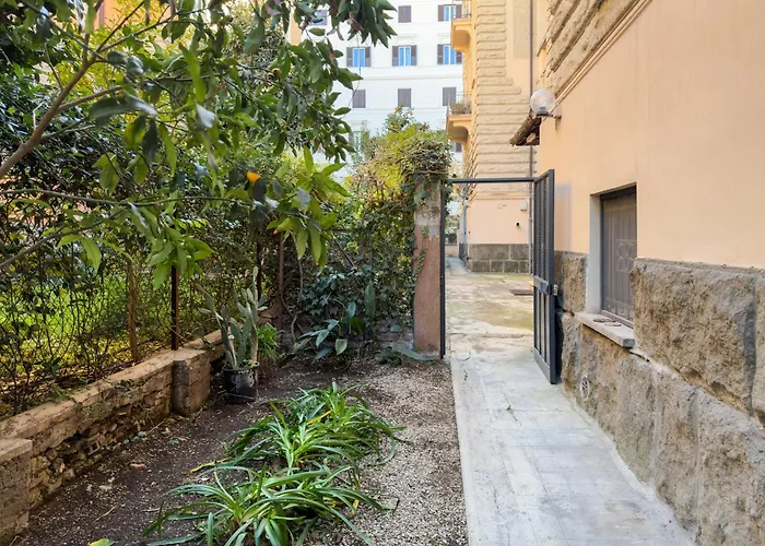 Apartment The Quiet Garden At San Giovanni *